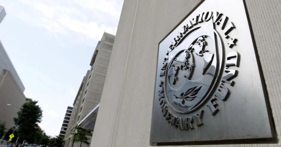 El FMI apoyoacute el plan de ajuste y la devaluacioacuten de Milei