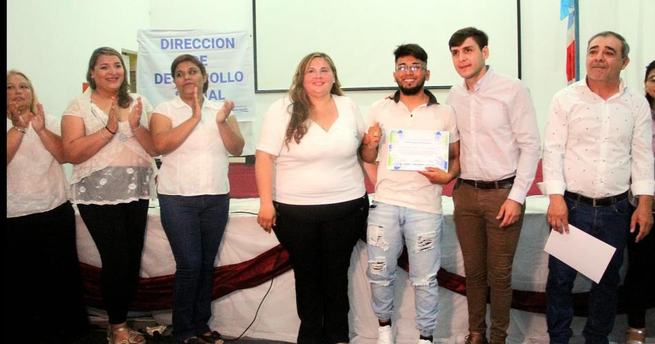 Dan certificados por El futuro en tus manos 2023