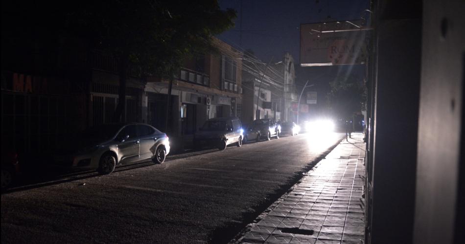 Medio paiacutes sin luz en medio de una ola de calor sofocante