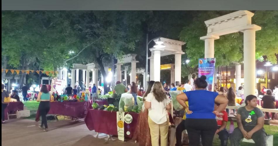 Invitan a la Feria de Navidad en la plaza Belgrano