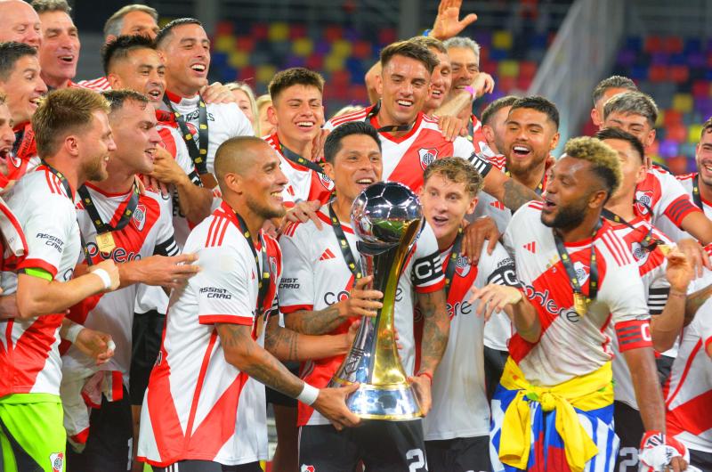 River mostroacute toda su jerarquiacutea y se quedoacute con el Trofeo de Campeones 2023