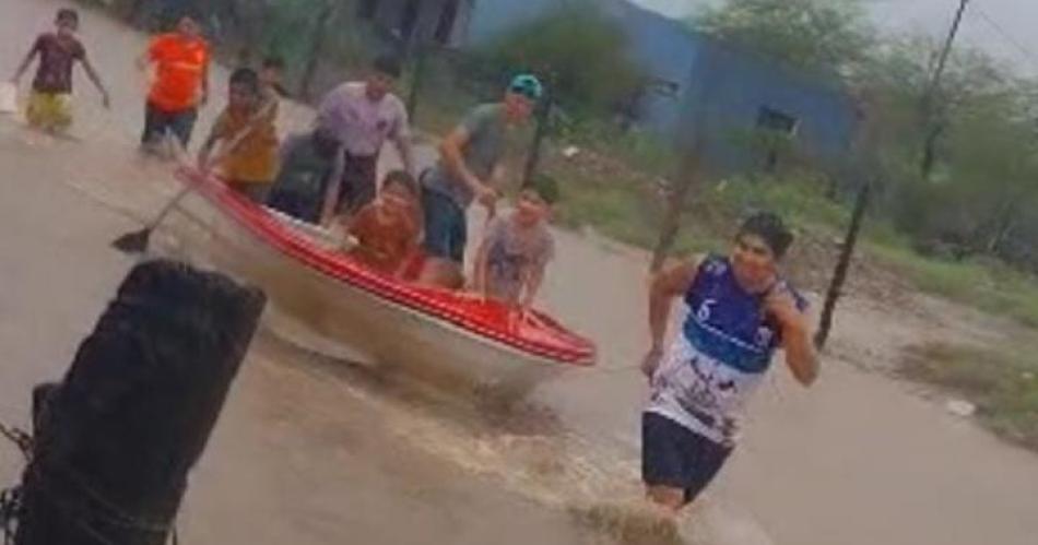 Villa Atamisqui  sufrioacute una gran lluvia y causoacute inconvenientes