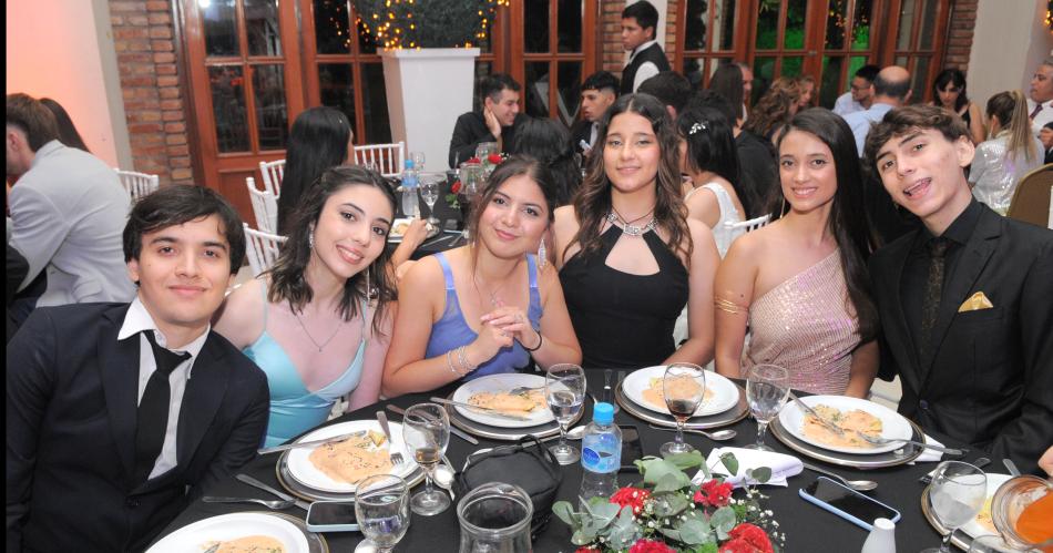 FIESTA DE GRADUACIOacuteN DEL COLEGIO SAN JOSEacute