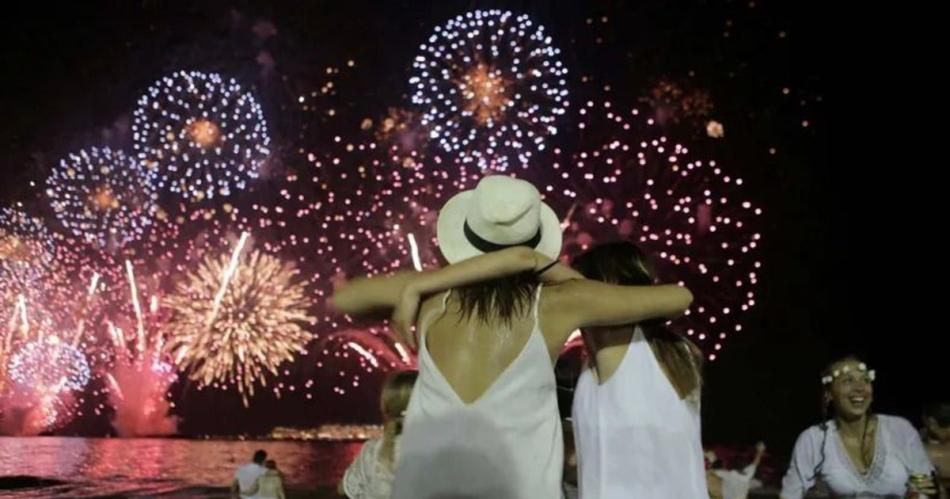 La tradicioacuten de vestirse de blanco para recibir el Antildeo Nuevo- queacute significa