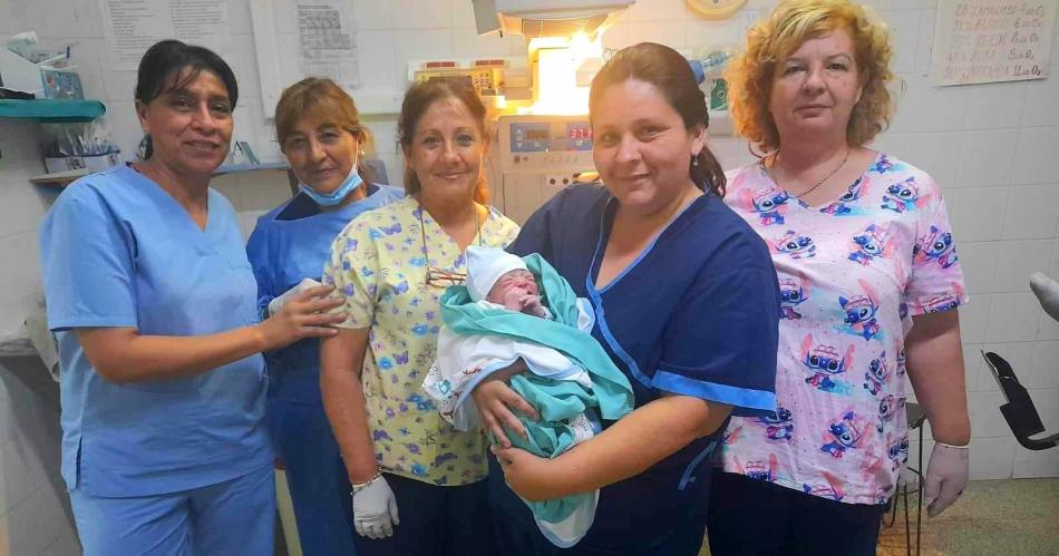 Diego Mateo el primer bebeacute del 2024 nacido en Antildeatuya