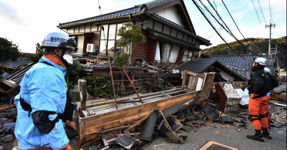 Suben a 73 las viacutectimas fatales por el sismo en Japoacuten