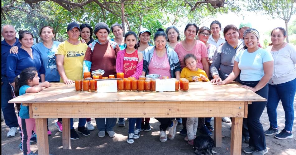 Huerteras se capacitaron en la elaboracioacuten segura de alimentos