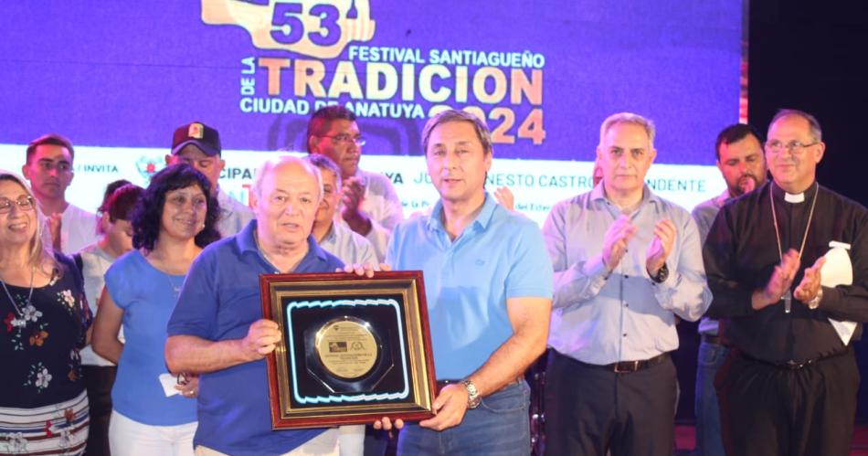 Silva Neder encabezoacute la apertura oficial del 53deg Festival de la Tradicioacuten en Antildeatuya