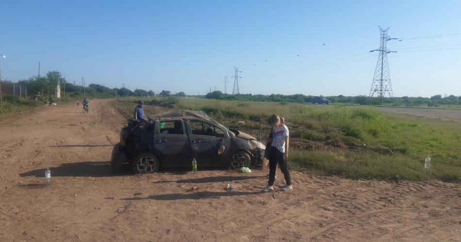 Cuatro mujeres fueron hospitalizadas tras el vuelco de un auto 