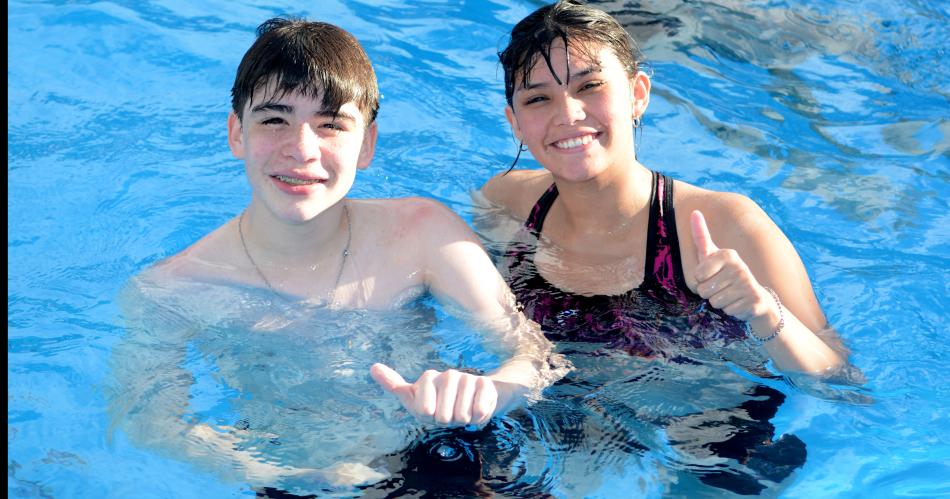 UN FRESCO CHAPUZOacuteN PARA PASAR EL VERANO EN SANTIAGO