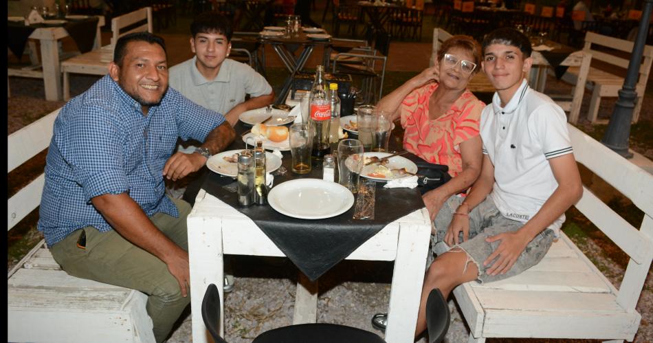 NOCHE DE VERANO EN EL PARQUE AGUIRRE