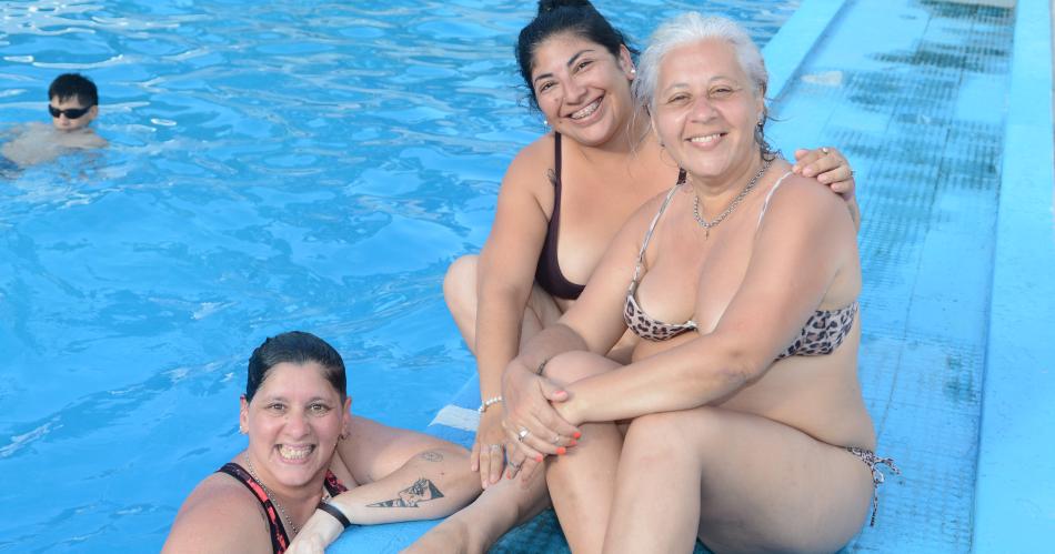 UN FRESCO CHAPUZOacuteN PARA PASAR EL VERANO EN SANTIAGO