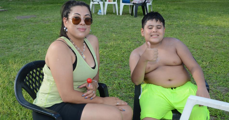 UN FRESCO CHAPUZOacuteN PARA PASAR EL VERANO EN SANTIAGO