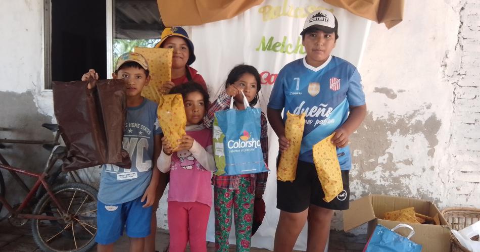 Los Reyes Magos llevaron alegriacutea y juguetes para nintildeos del Paraje El 20