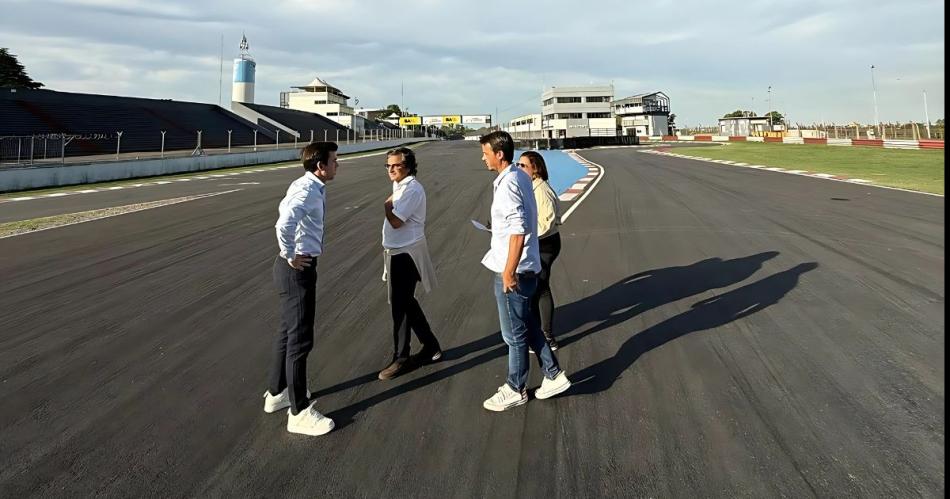 Antes de llegar a Las Termas la organizacioacuten del MotoGP visitoacute el autoacutedromo de Buenos Aires 