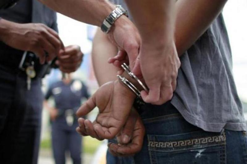 Insoacutelito- desvalijoacute la casa de una tapicera se cansoacute y se quedoacute dormido alliacute